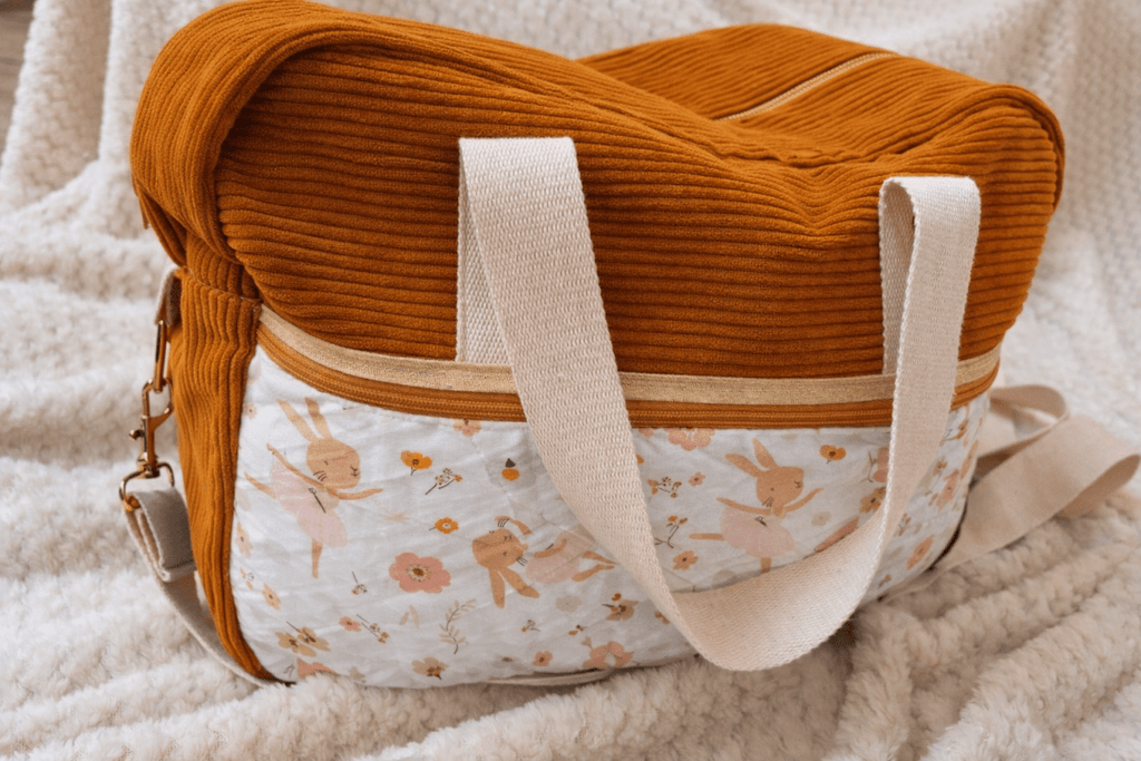 Sac à langer bandoulière fait main cadeau naissance – Un Monde Céleste