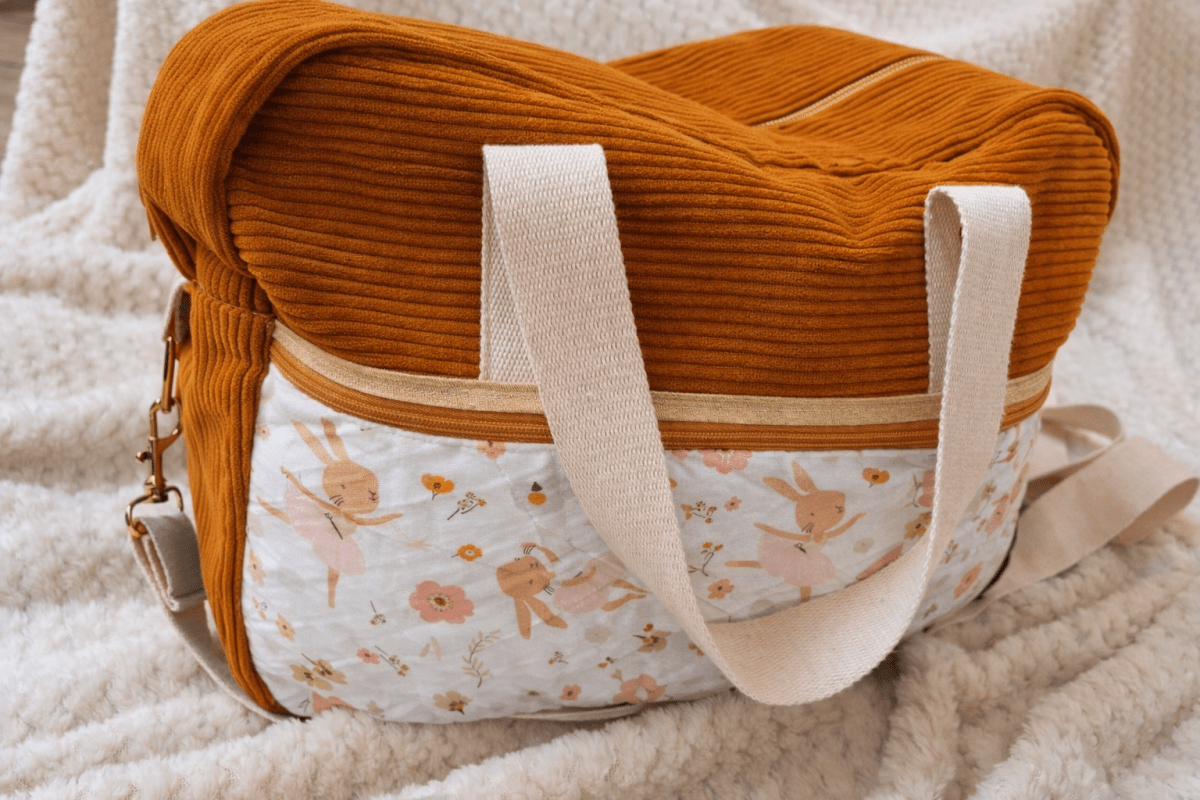 Sac à langer bandoulière fait main cadeau naissance – Un Monde Céleste