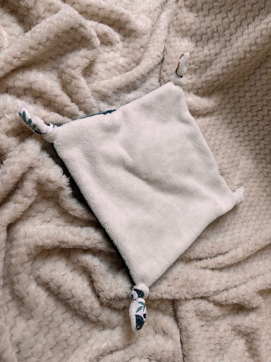 Doudou artisanal certifié Oeko-Tex cadeau naissance original