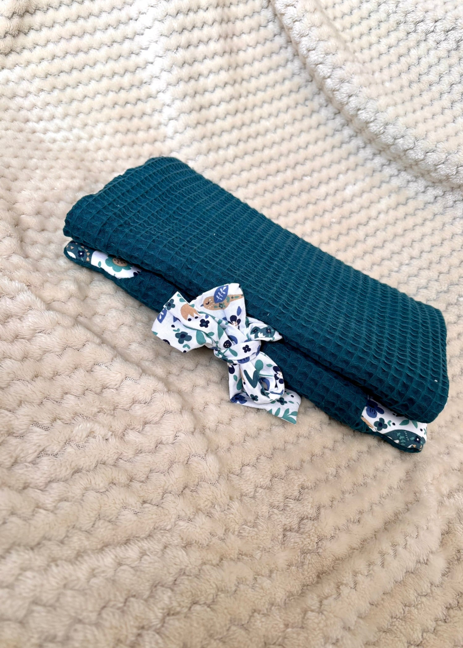 Tapis à langer portable bébé – création artisanale, idéal en déplacement - "Forêt Stellaire"