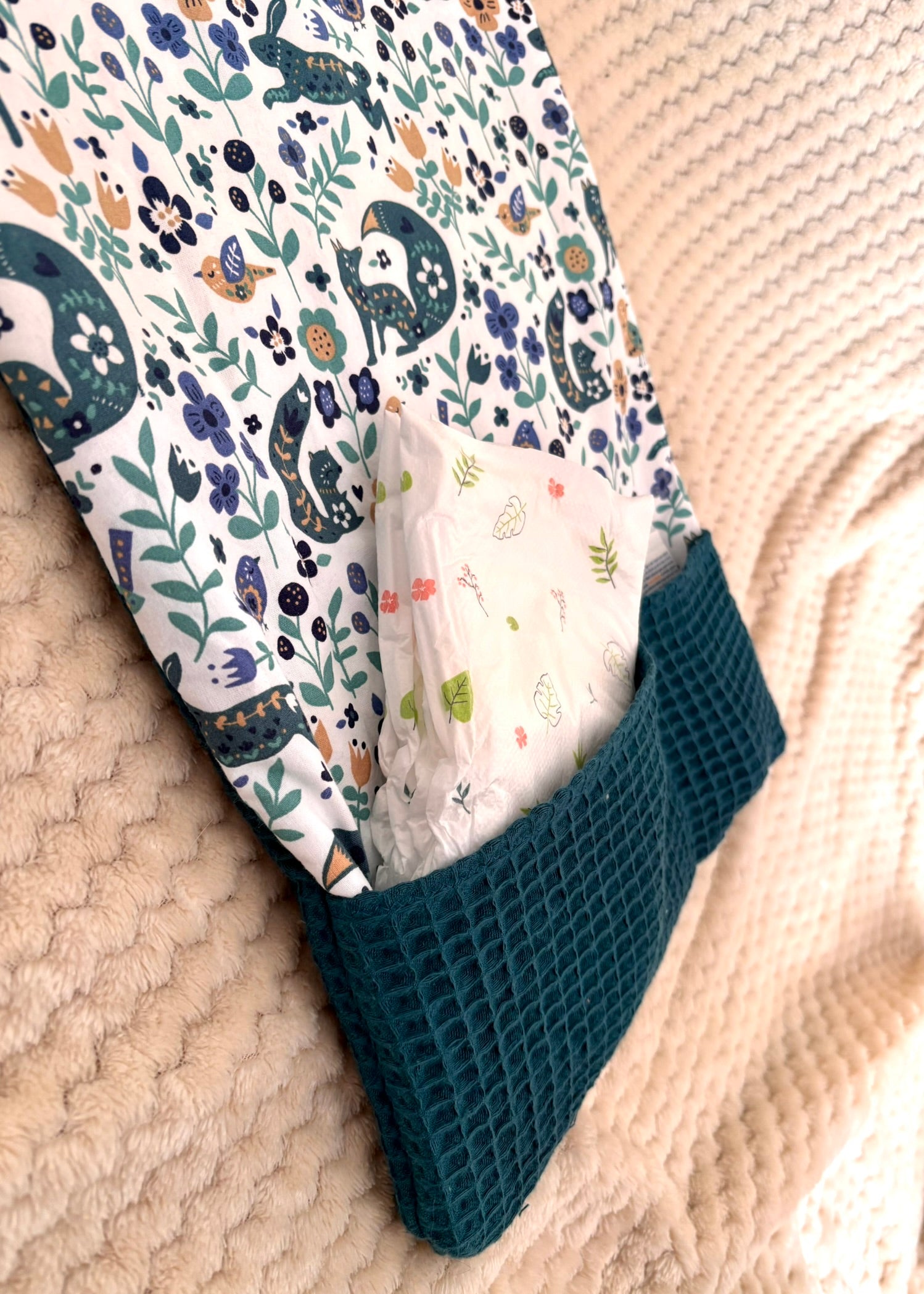 Tapis à langer portable bébé – création artisanale, idéal en déplacement - "Forêt Stellaire"