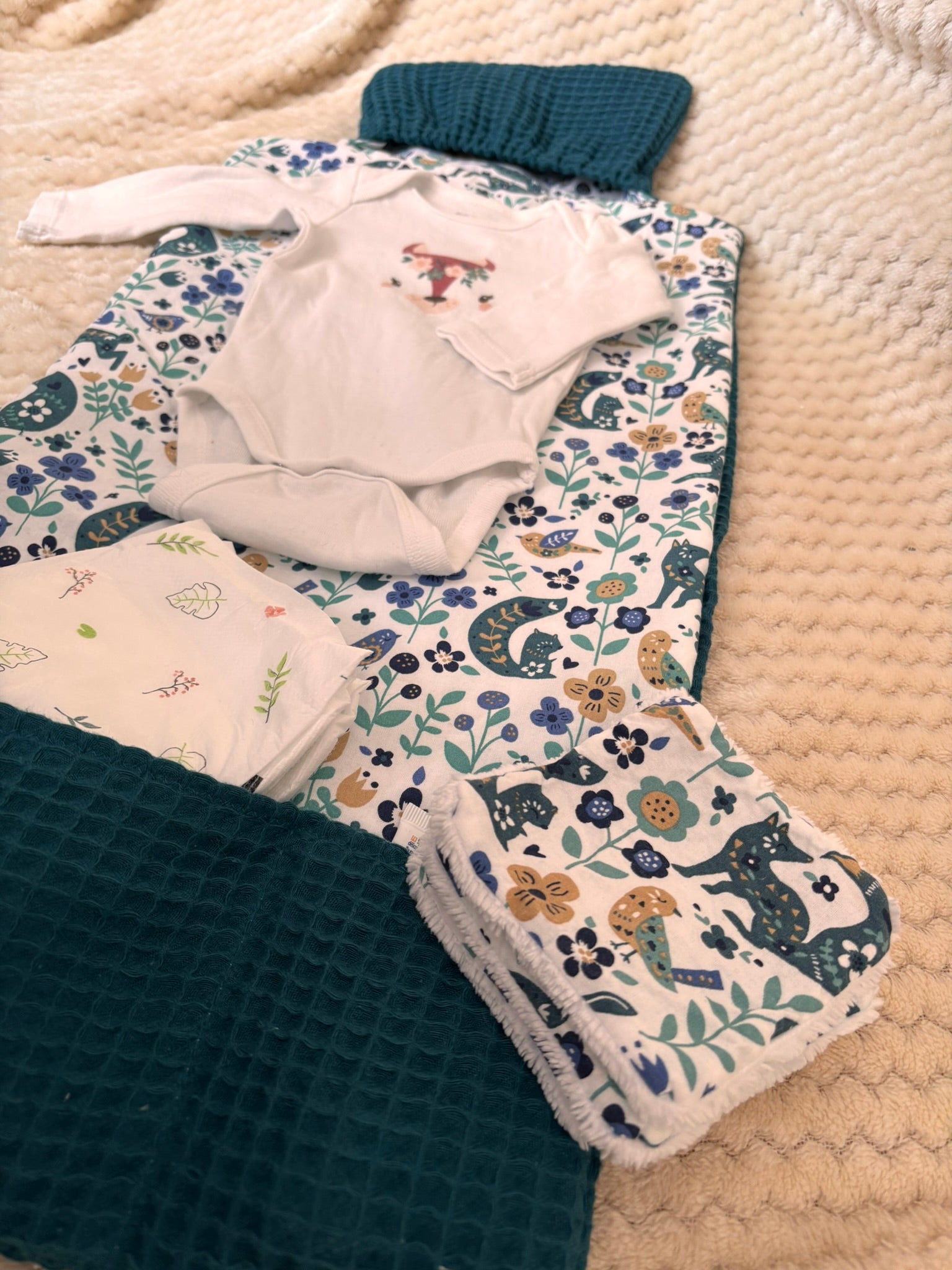 Tapis à langer portable bébé – création artisanale, idéal en déplacement - "Forêt Stellaire"