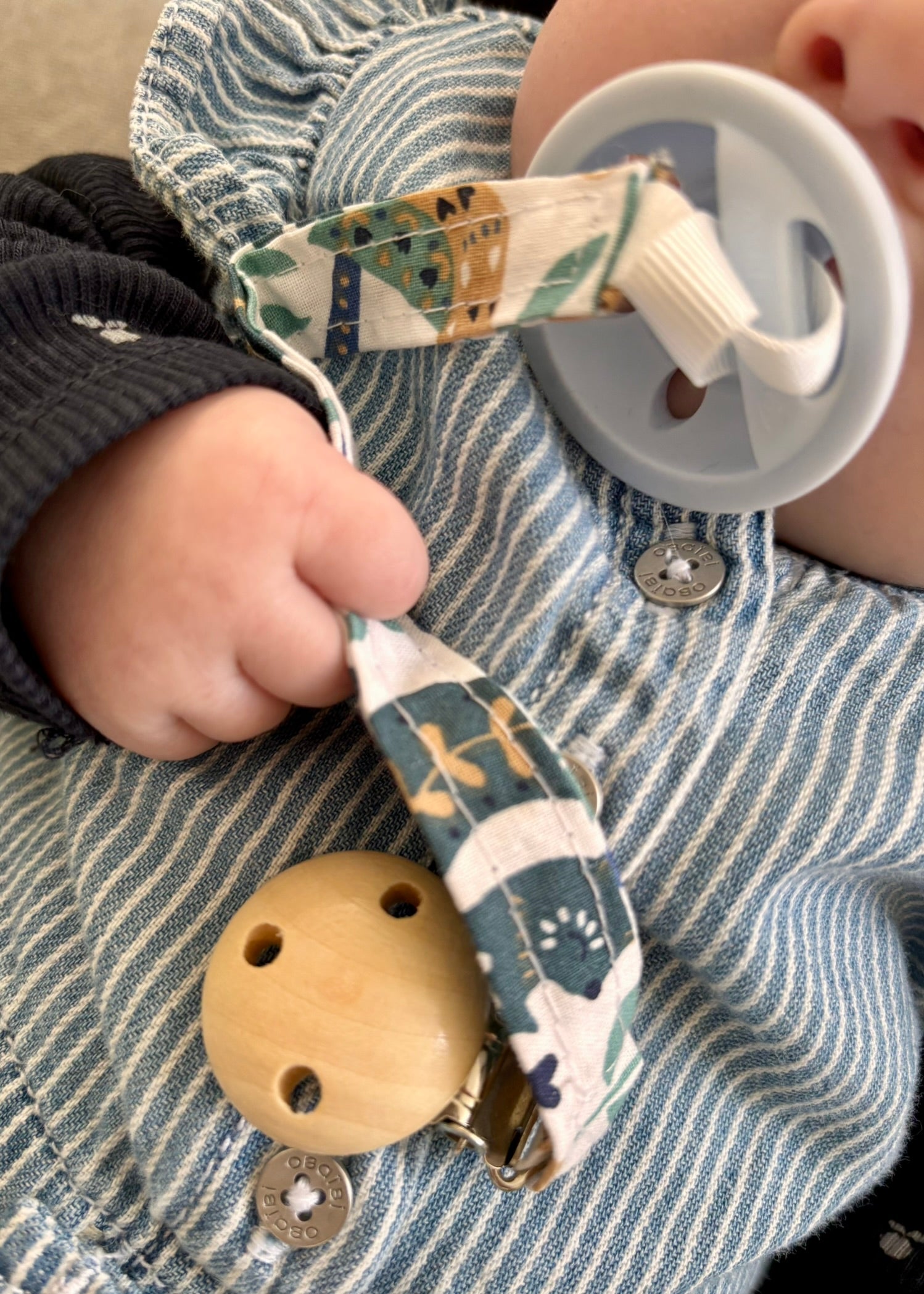 Attache-tétine clip bois fait main collection Forêt Stellaire
