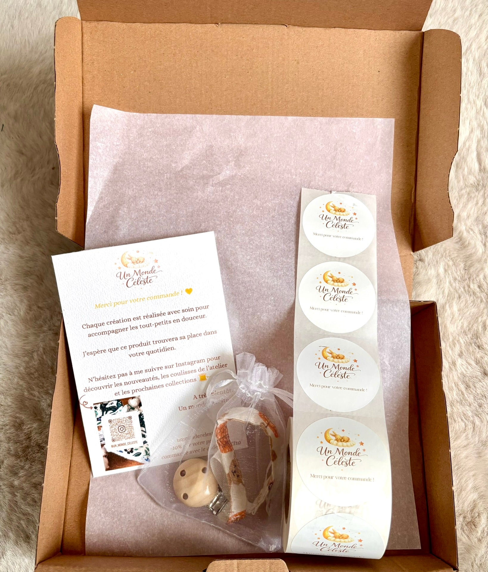 Coffret cadeau naissance emballé - Un Monde Céleste