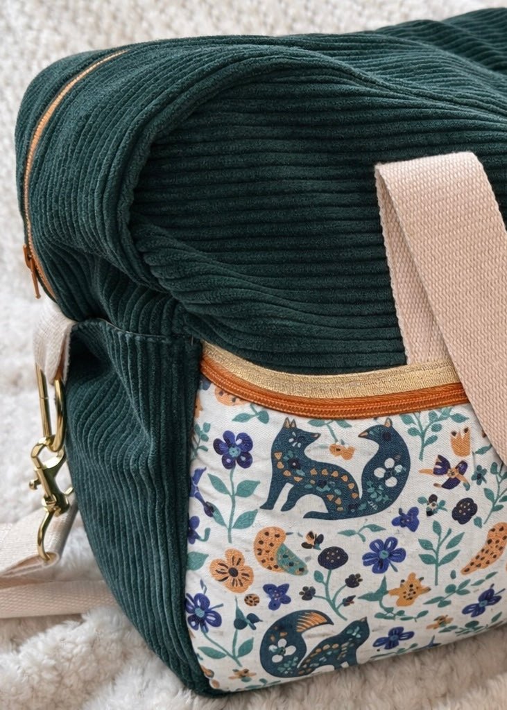 Sac à langer fait main collection Forêt Stellaire – 11 poches