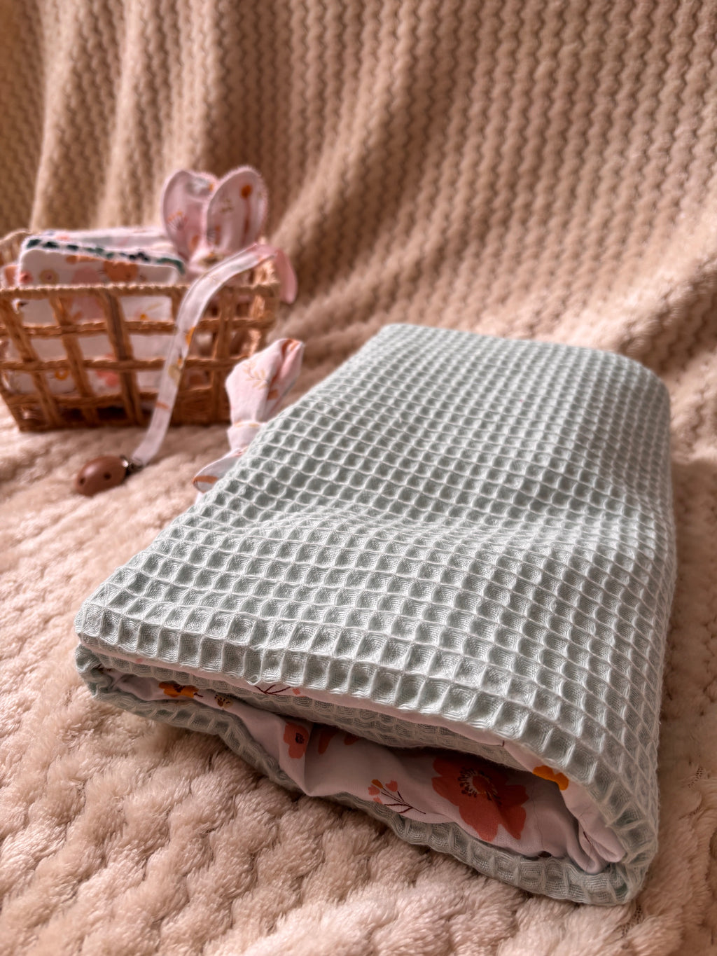 Tapis à langer nomade fait main "Douceur printanière"